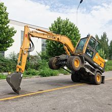 大临工轮式勾机 皮轮挖掘机 固定式抓料设备 电动抓木机 轮抓