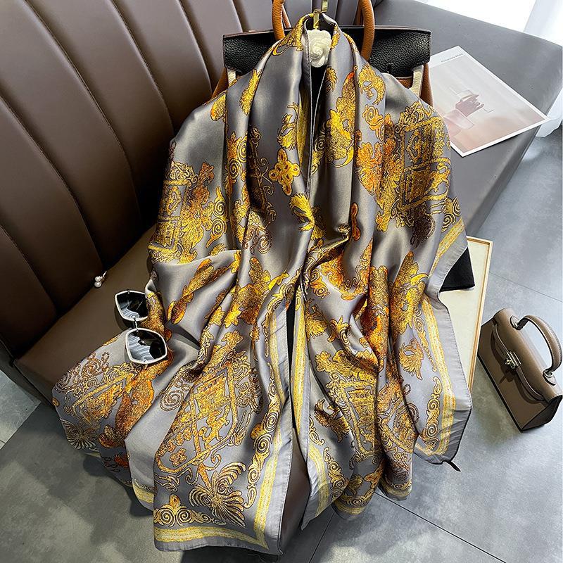 Nuevas letras europeas impresas en piedras preciosas amarillas imitación de seda seda brocado al aire libre con una toalla de playa bufandas de seda para mujeres