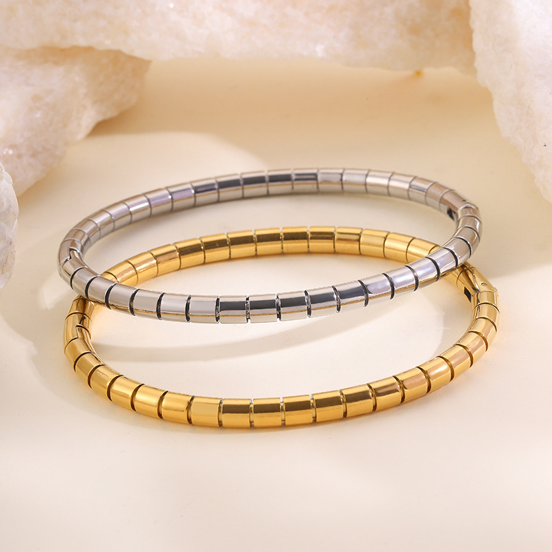 Pulsera de acero titanio, brazalete abierto de cadena de serpiente redonda que no se desvanece, pulsera para mujer, artículo de moda transfronterizo, pulsera de acero inoxidable de lujo ligero.