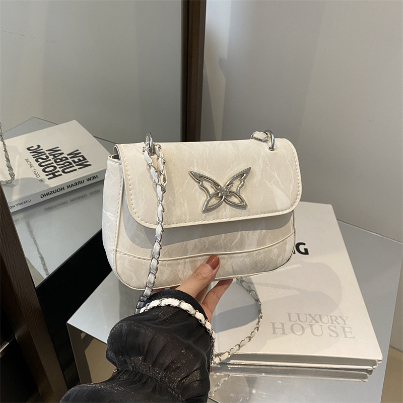 Este año, bolsos de moda populares de cadena, 2024, otoño, nuevo estilo de textura mariposa, bolsos de brazo, bolsos casuales simples, mochilas.