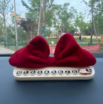 with a High-End Feel, Nömrəli dayanma kartı - healing-off-white-number-plate-burgundy-bow
