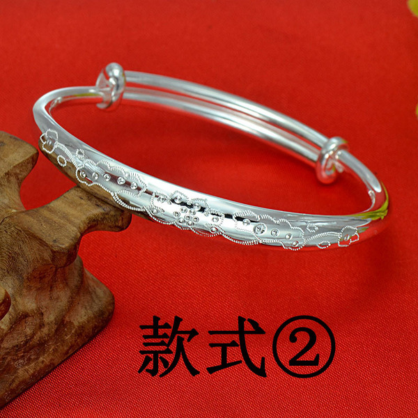 Fashionable glossy silver bracelet