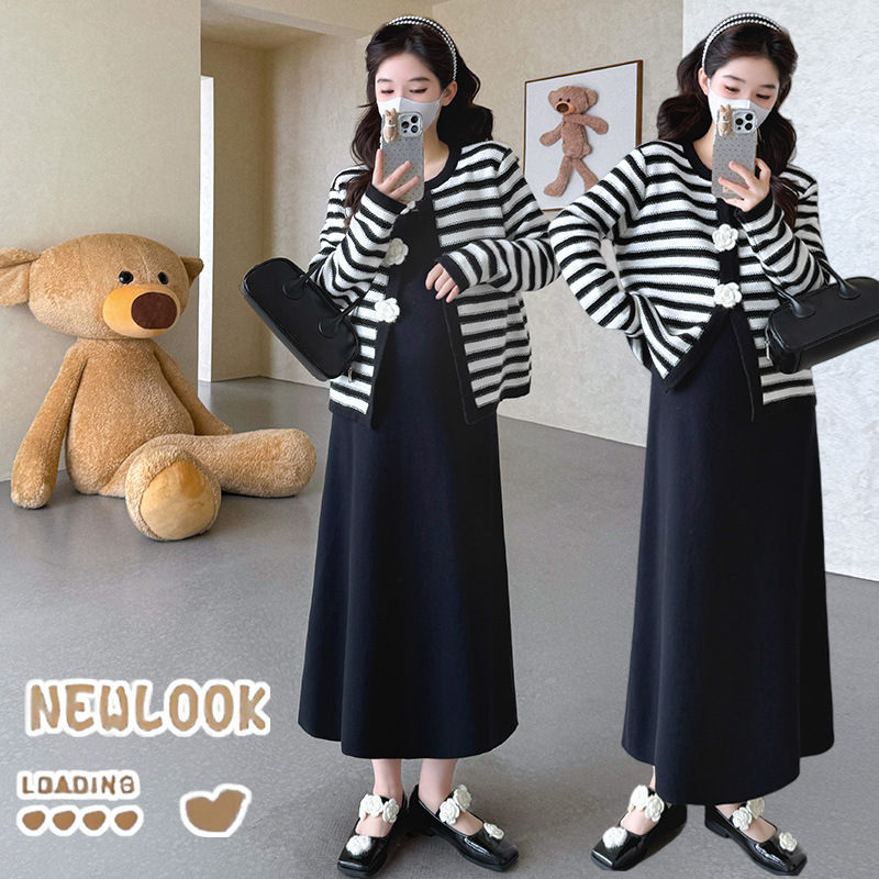 2025 Autumn and Winter New Fashion Trendy Classic Striped Crochet Camellia Chanel-Style Maternity Outfit Set