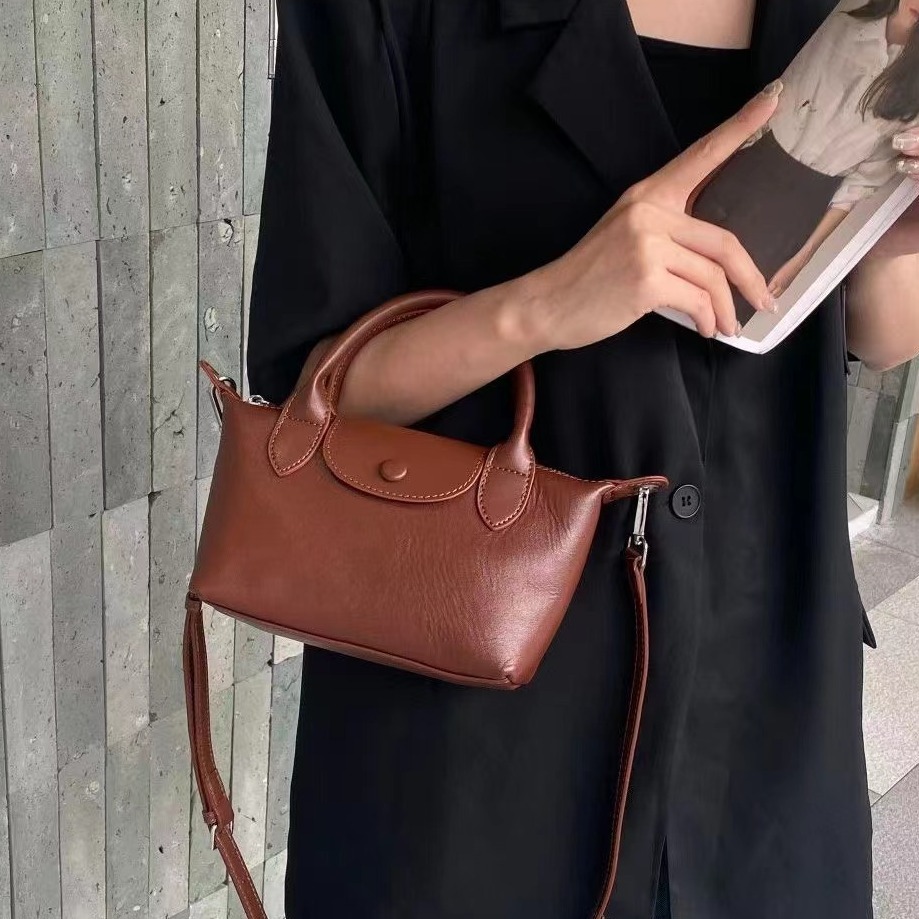 Bolsos femeninos 2024 nuevos bolsos femeninos de cuero de alta costura de moda 100 bolsos correccionales para viajeros de nicho bolsos portátiles