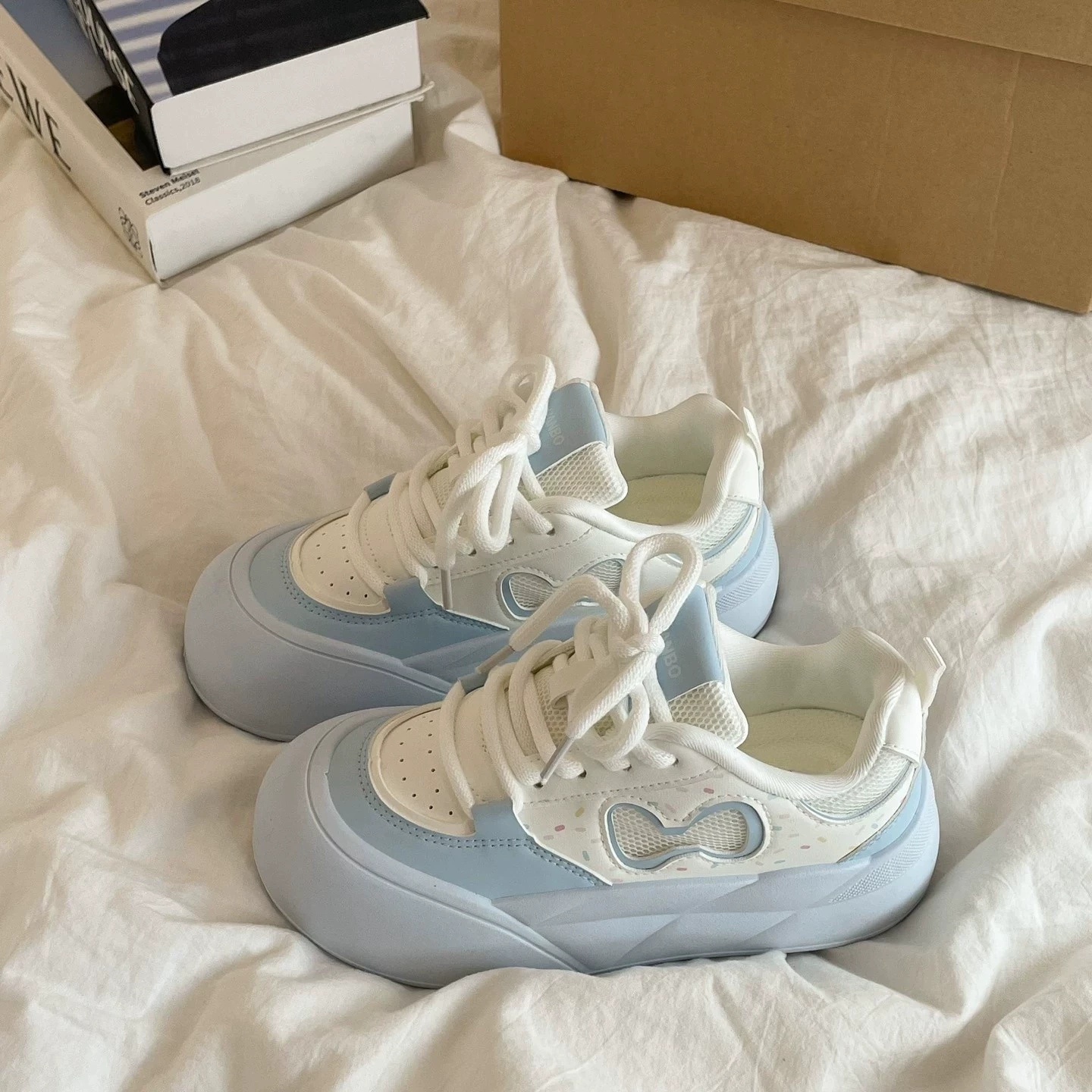 2025 новые летние повседневные и легко сочетающиеся женские весенне-осенние корейские туфли на толстой подошве, увеличивающие рост, кроссовки, белые туфли с большим носком для женщин