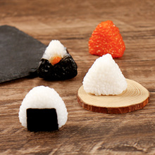 仿真日式寿司三角饭团微缩食玩桌面装饰摆件趣味海苔饭团钥匙扣