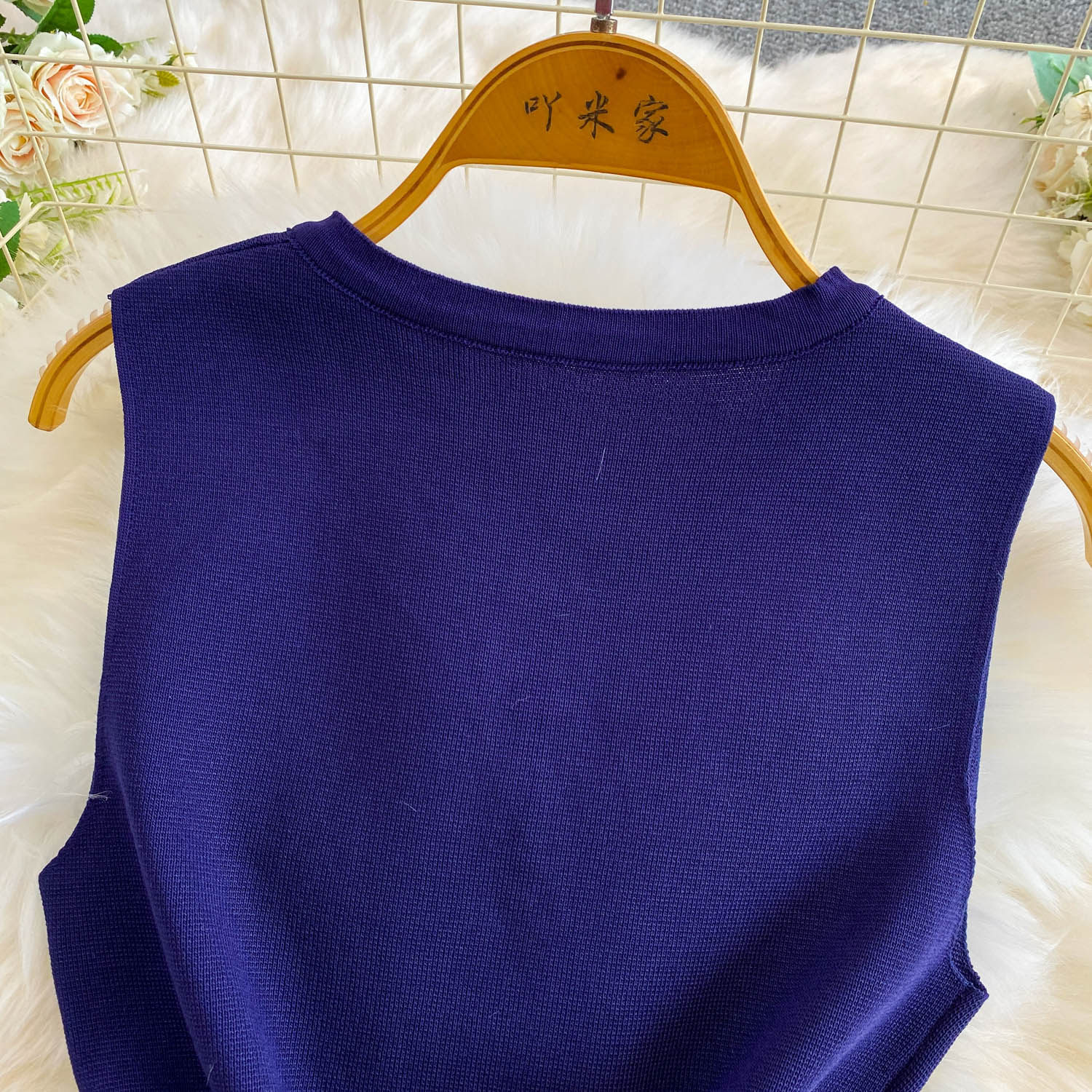 Women's Slim Fit Sleeveless Vest round Neck High End Sophisticated Look Fashionable Metal Buckles Versatile Summer Style_ecoleips.com