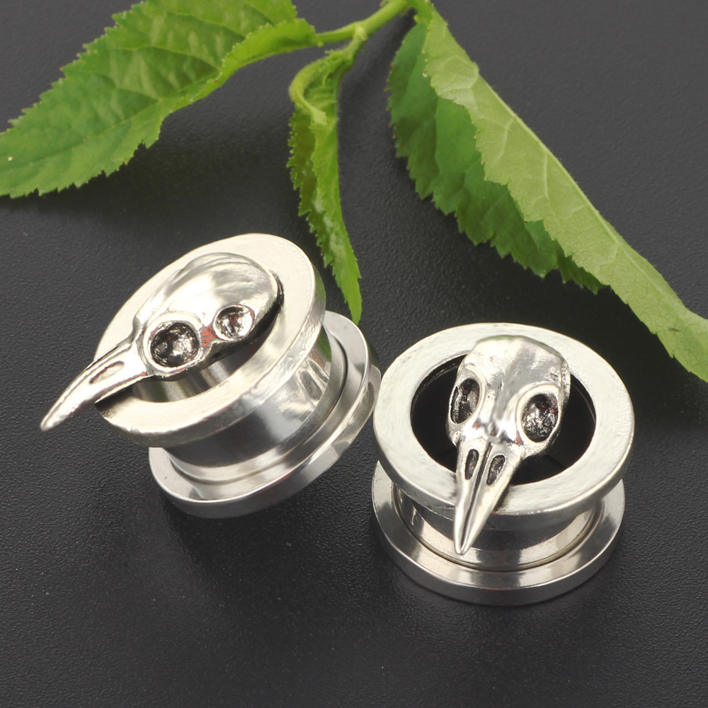 Pointed titanium steel lip stud product view