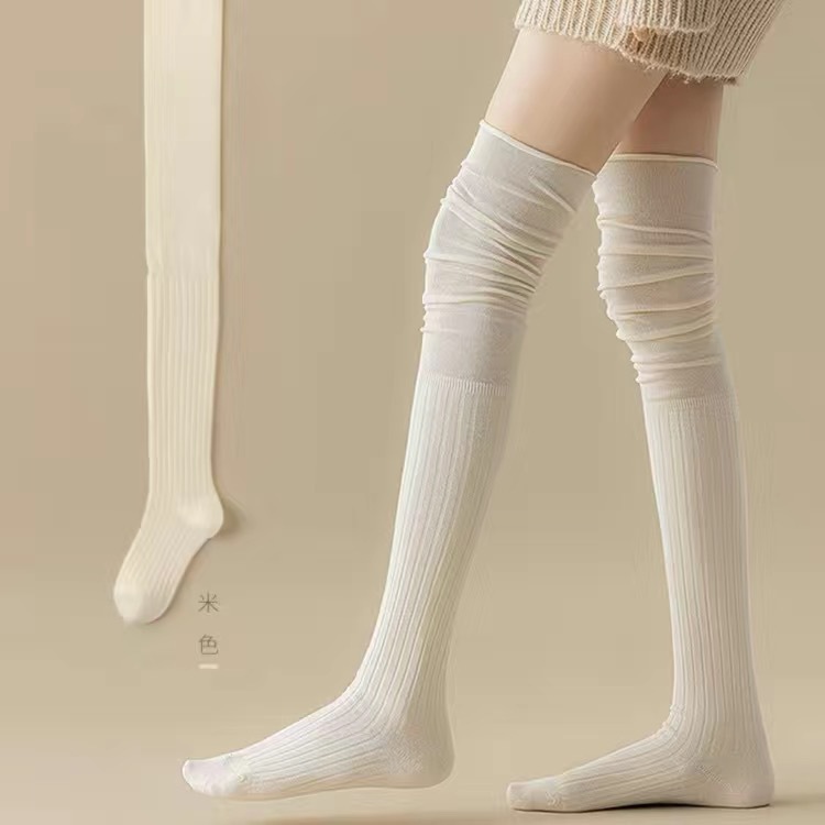 Calcetines de mujer Otoño e Invierno Nuevos calcetines altos color sólido Costura japonesa sobre la rodilla calcetines de pila casual fábrica a juego al por mayor