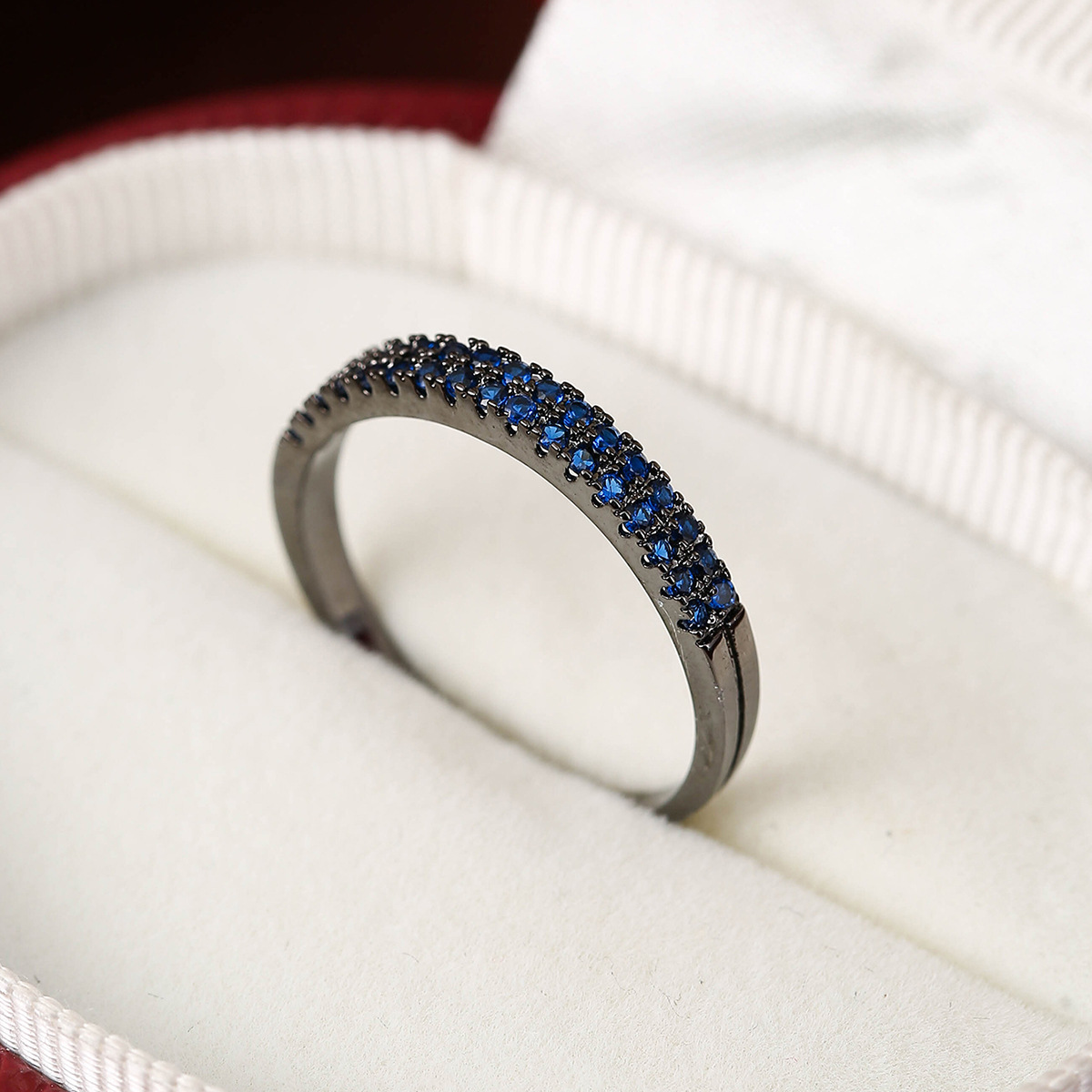 Glittrande ring för kvinnor elegant designersmycke_voghion.com