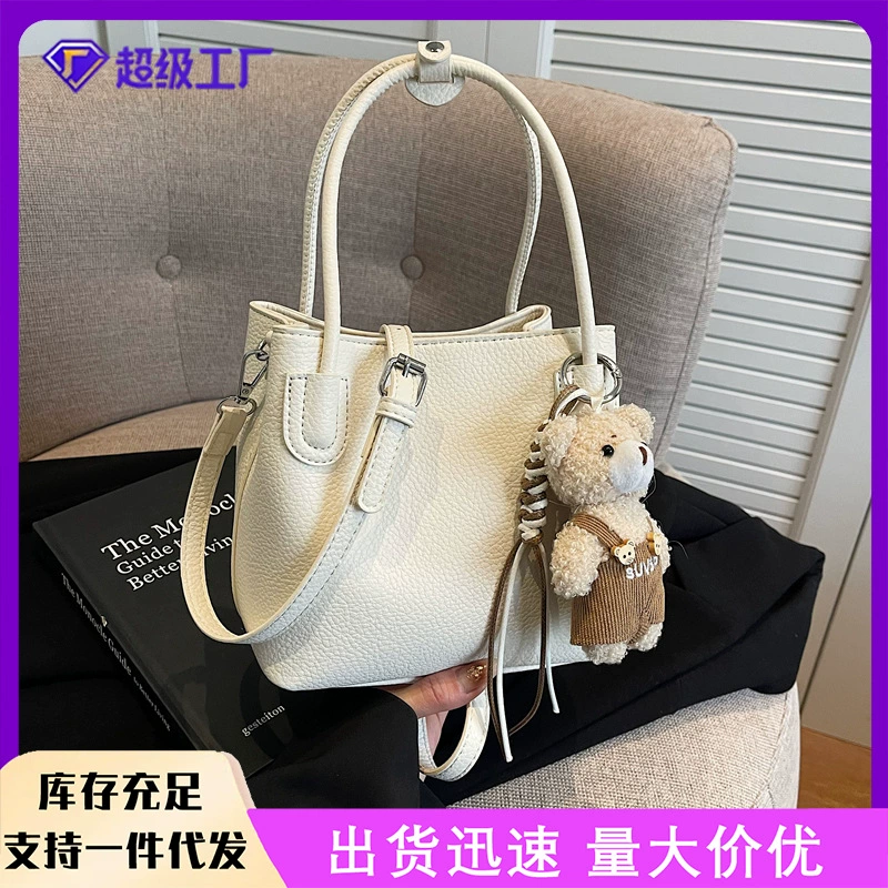 Сумка для ведра женская весна 2025 новый модный иностранный стиль нишевая дизайн сумочка минималистичная текстура сумка на одно плечо