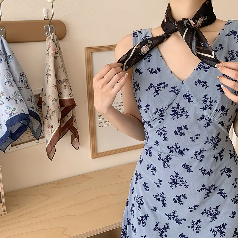 Bufanda de seda Bufanda cuadrada Sense de alta calidad Bufanda cuadrada pequeña decorativa Bufanda pequeña Bufanda multiusos Verano femenino Estilo pastoral Cinturón para el cabello Atar el cabello