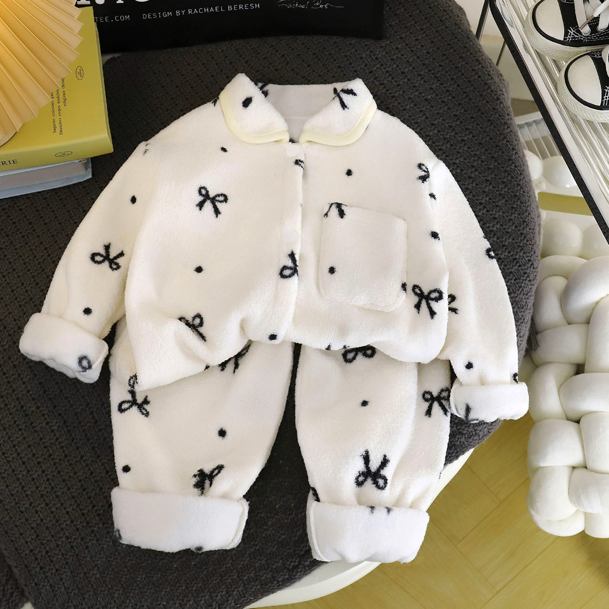 Pajamas infantiles nuevos niños con camisa de fibrillas para niñas más gruesas ropa cálida para el hogar Cardigan ropa infantil al por mayor