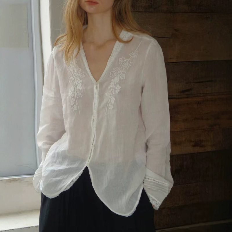2026Ss Ramie French-Style Embroidered V-Neck Sheer Lace Shirt with a Dreamy Feel 2026Ss Ramie French-Style Embroidered V-Neck Sheer Lace Shirt with a Dreamy Feel