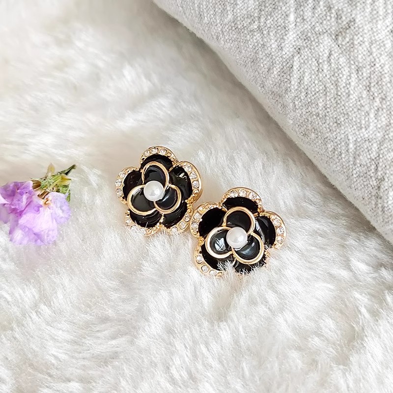 S925 aguja de plata elegante pendientes de nicho femenino diseño de gama alta pendientes populares pendientes de perlas pendientes únicos al por mayor