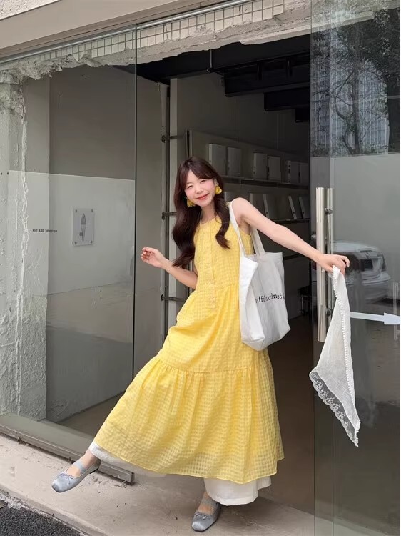 French Sleeveless Vest Yellow Dress for Women Summer 2025 New Early Summer Wear Seaside Resort Style Long Skirt French Sleeveless Vest Yellow Dress for Women Summer 2025 New Early Summer Wear Seaside Resort Style Long Skirt