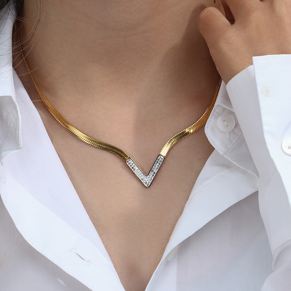 Fashion V-Shaped White Shell Malachite Flat Snake 18K Gold Stainless Steel Necklace