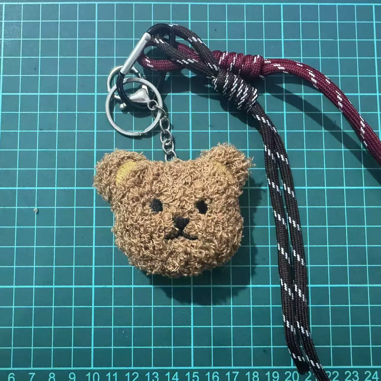 Bag charm (Miu-style) bear head plush pendant with hiking rope strap, cute accessory