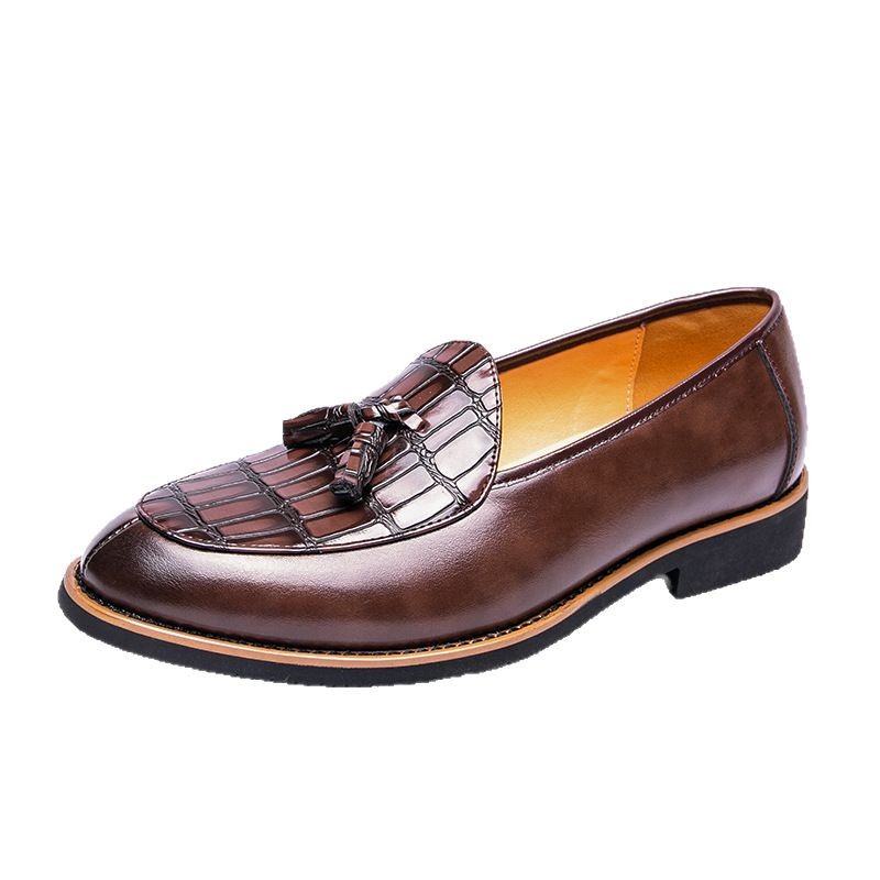Zapatos de hombre transfronterizos tallas grandes primavera y otoño nuevos zapatos de cuero zapatos de cuero con flecos de moda zapatos de cuero de estilo británico de moda comercio exterior