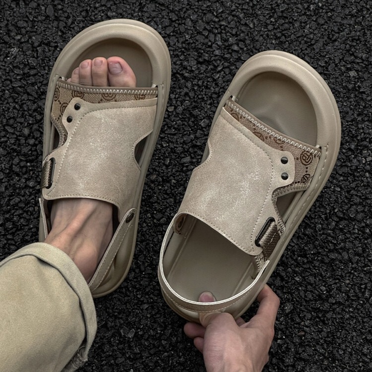 2026 New Summer Outdoor High-End Casual Sandals for Men, Open-Toe Thick-Soled Beach Shoes with a Soft Feel, Dual-Purpose Slippers