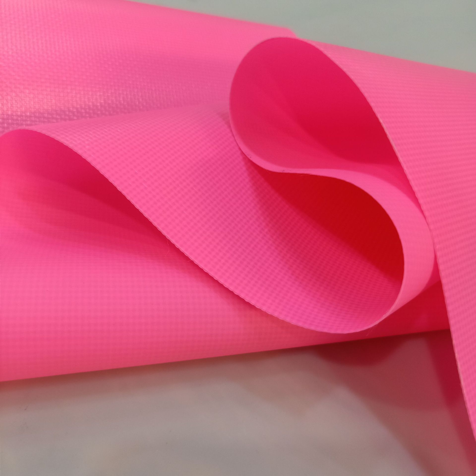 200*300DPVC实色夹网布 网格布 彩条帐篷广告布遮雨布