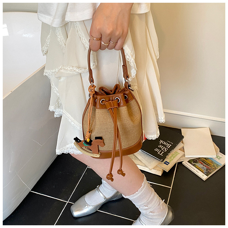 Spring and Summer fashion handbag for women, 2025 new style drawstring and stylish single-shoulder bag, Korean retro and trendy crossbody bucket bag undefined