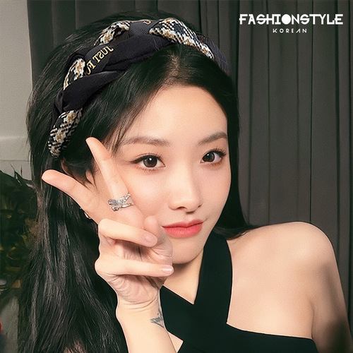 High cranium wide-brimmed twist headband for women Korean retro internet red face-washing and hair-pressing headband  new style