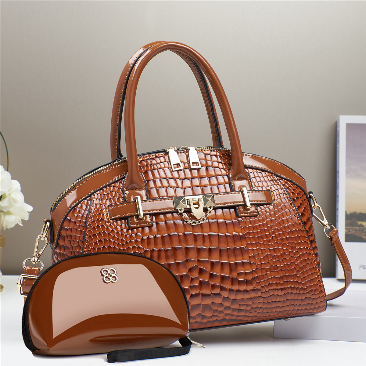 Primavera y verano nuevo patrón de cocodrilo bolso de mujer de mediana edad atmosférico bolso de madre bolso de mensajero de hombro salvaje bolso de moda bolso grande