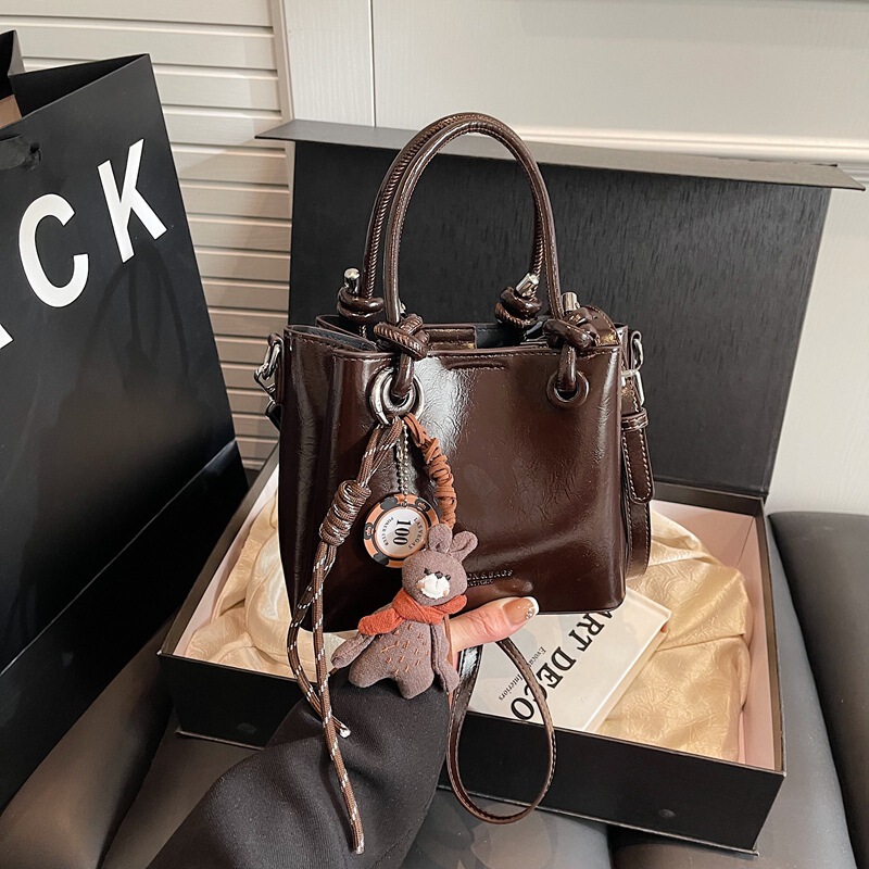 Cross-Border Niche Retro Handbag Bucket Bag for Women 2026 Summer New Trendy Fashion Casual Shoulder Crossbody Bag Cross-Border Niche Retro Handbag Bucket Bag for Women 2026 Summer New Trendy Fashion Casual Shoulder Crossbody Bag