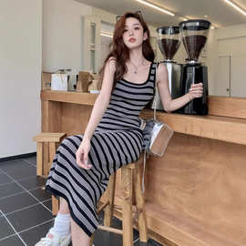 撞色条纹修身显瘦包臀裙夏季小众中长款裙U领打底背心连衣裙子