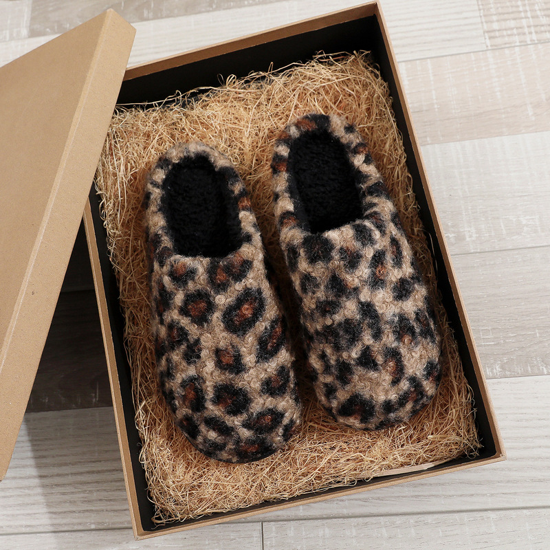 New autumn and winter leopard print teddy fleece cotton slippers for women, thickened, non-slip, indoor silent closed-toe slippers, foreign trade supply New autumn and winter leopard print teddy fleece cotton slippers for women, thickened, non-slip, indoor silent closed-toe slippers, foreign trade supply