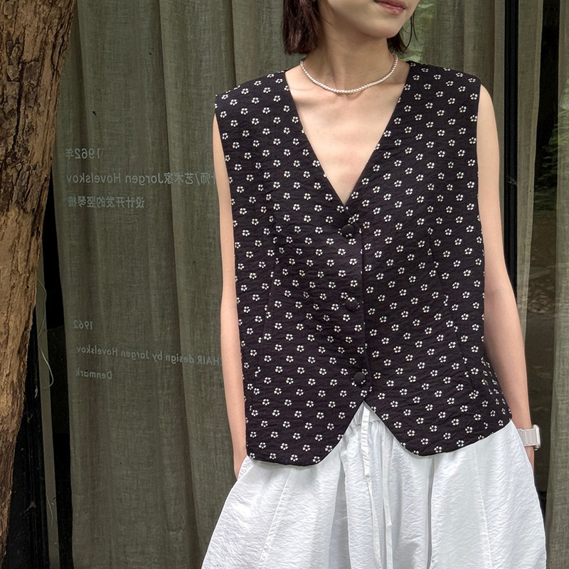 Leino Korean-Style Retro Floral Sleeveless Vest for Women, Summer 2026 New Design, Fashionable Vest Layering Top Trend Leino Korean-Style Retro Floral Sleeveless Vest for Women, Summer 2026 New Design, Fashionable Vest Layering Top Trend