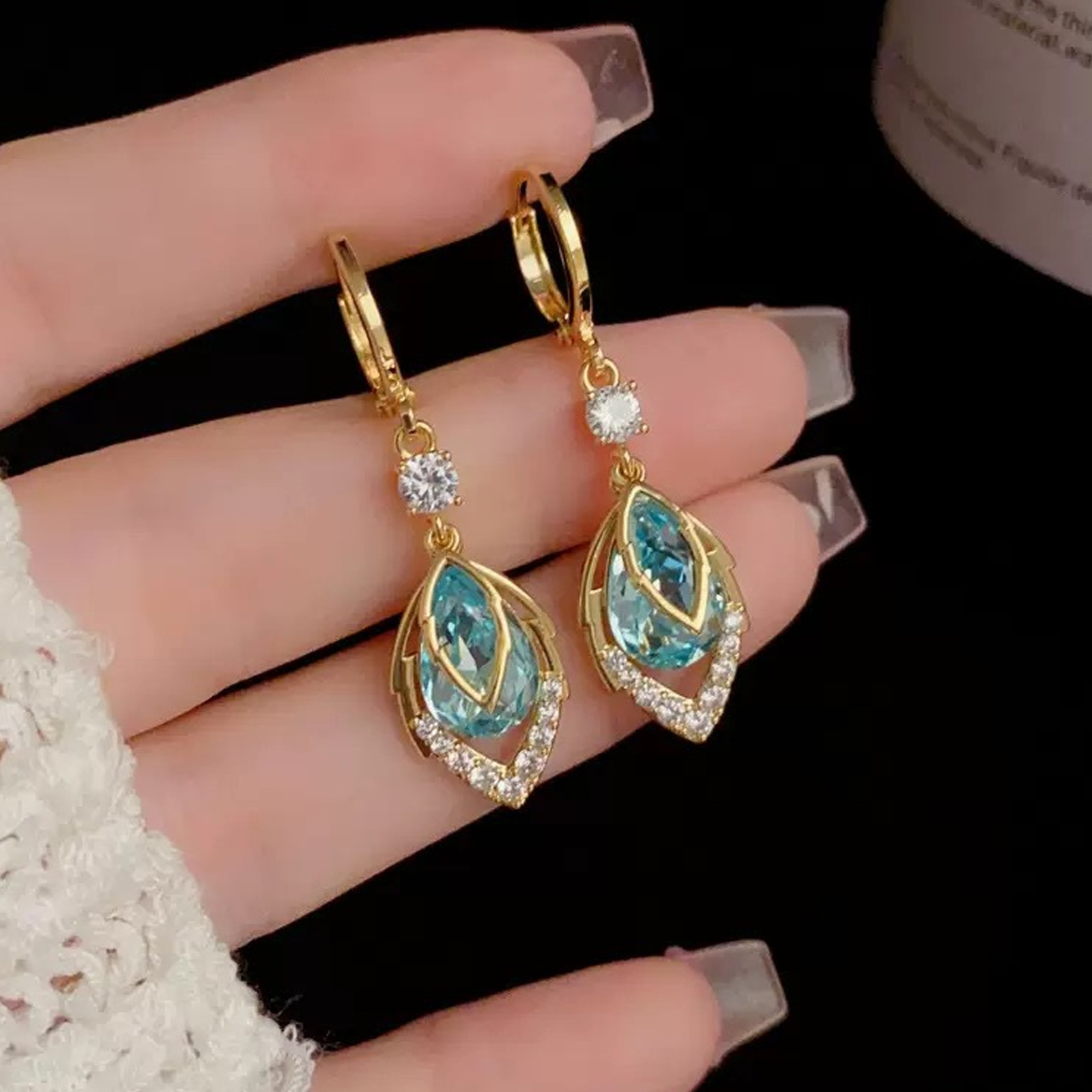 Fashionable and Luxurious Blue Zircon Water Drop Earrings for Women, New Niche Design, Exquisite and Elegant, Versatile Earrings