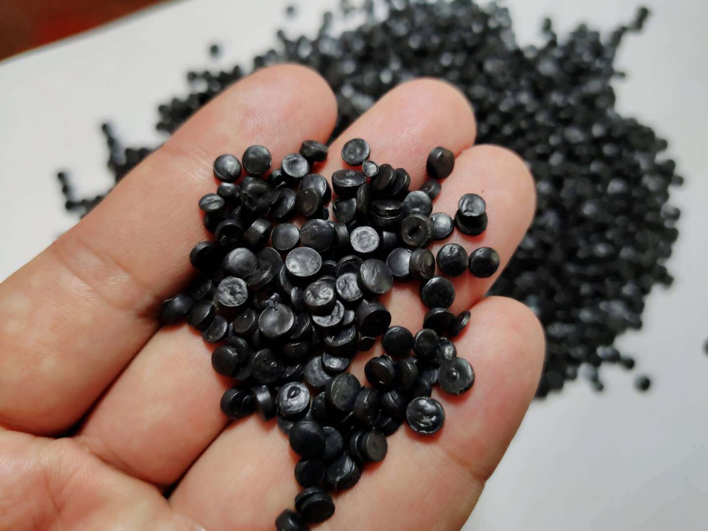 黑色HDPE再生料 低压聚乙烯HDPE再生料颗粒 HDPE电缆护套颗粒