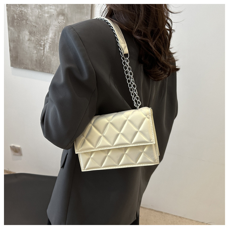 The 2024 autumn new French niche design chain small square bag, a fashionable macaron color single-shoulder crossbody bag undefined