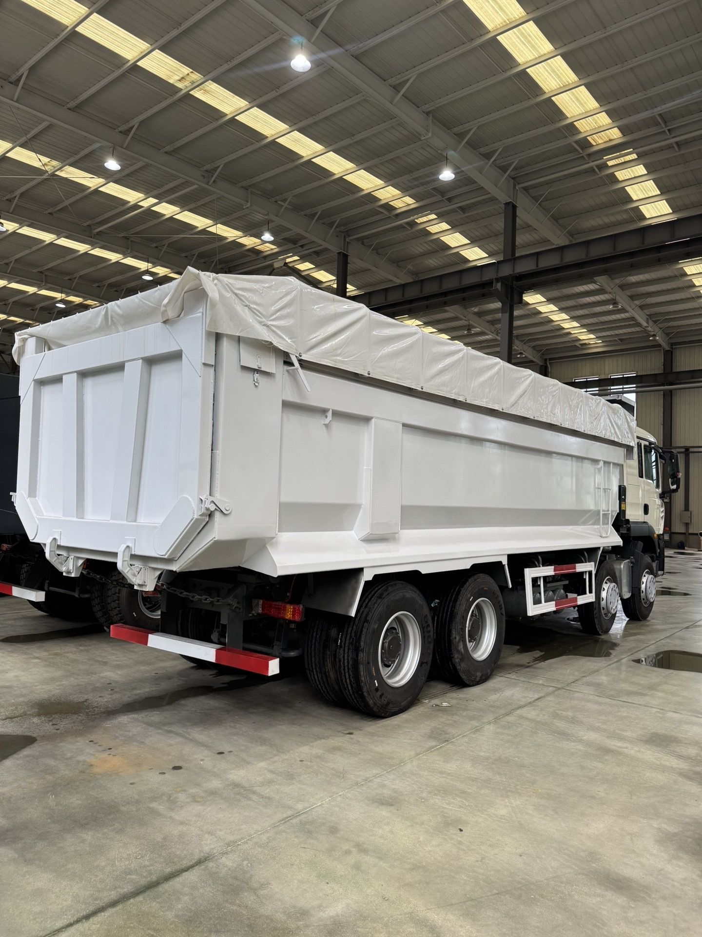 Cross-Border African Used Sinotruk Howo 8X4 371 Horsepower Engineering Transport Dump Truck Export Heavy-Duty Dump Truck