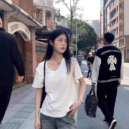 Solid color V-neck straight shoulder loose versatile slim short-sleeved women's new hot summer wear age-reducing casual T-shirt top