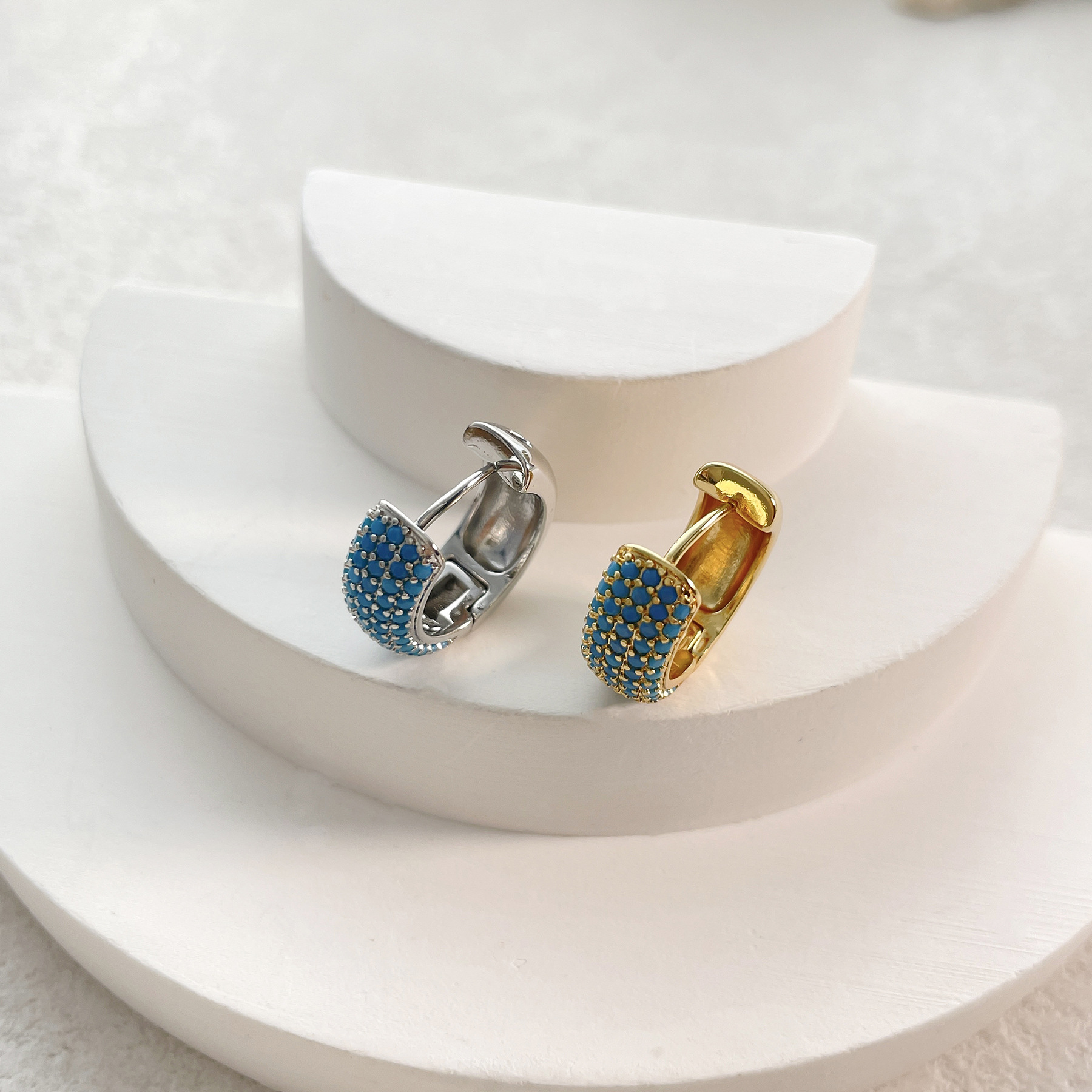 Elegant and versatile niche design blue turquoise small hoop earrings, copper plated with 18K real gold, exquisite earrings wholesale