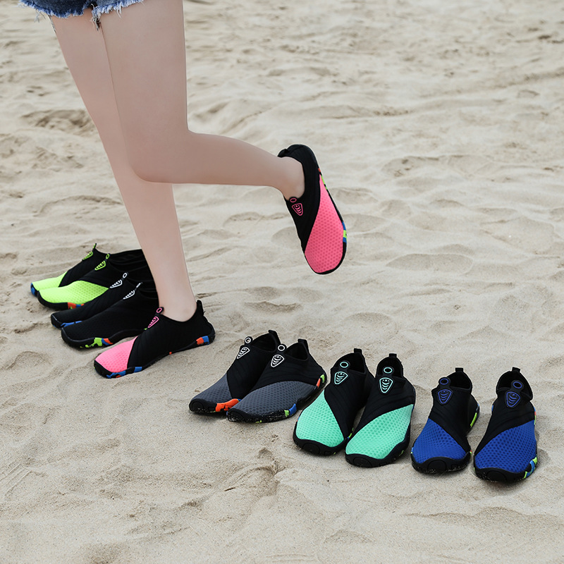 Beach footwear for men and women for snorkeling