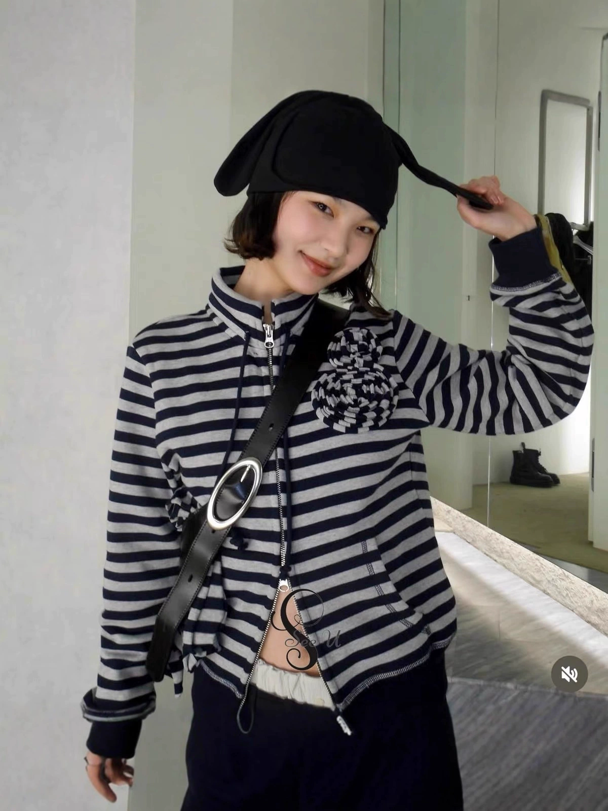 Autumn three dimensional retro sweatshirt with zipper