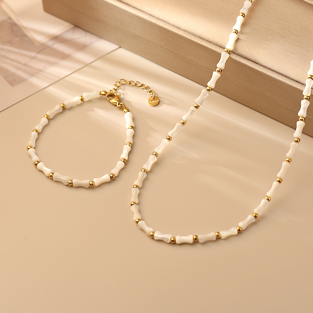 Organic bamboo fashionable necklace from pearl