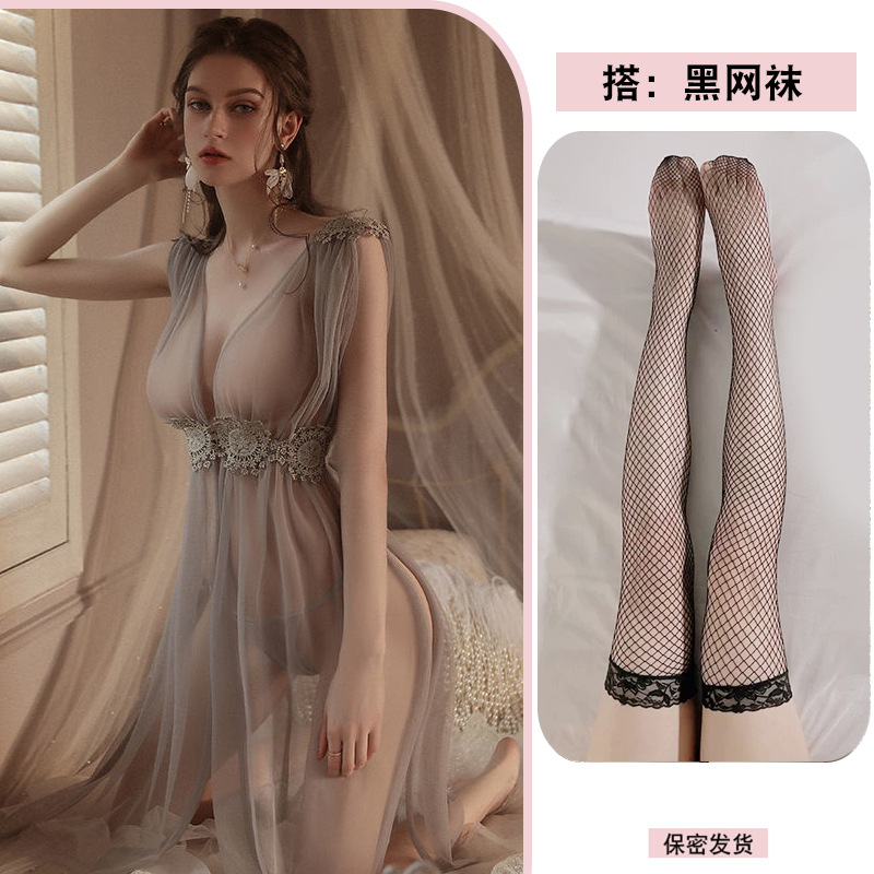 그레이 + 티셔츠 + 블랙 망사 스타킹