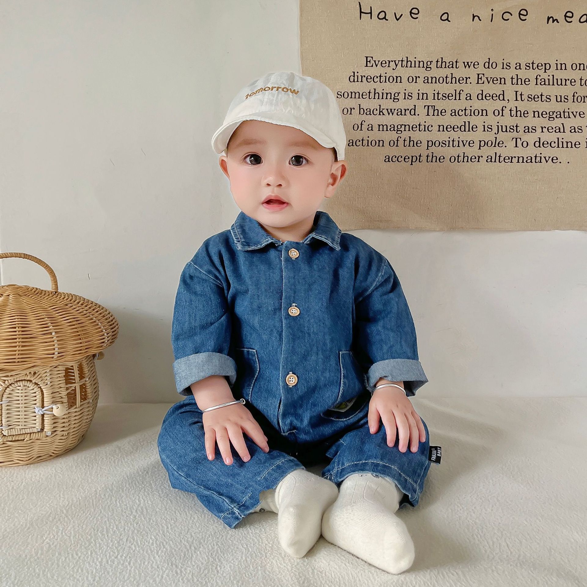 嬰幼兒連體衣2024春季新款男女寶寶外出長袖牛仔爬服兒童連身衣潮