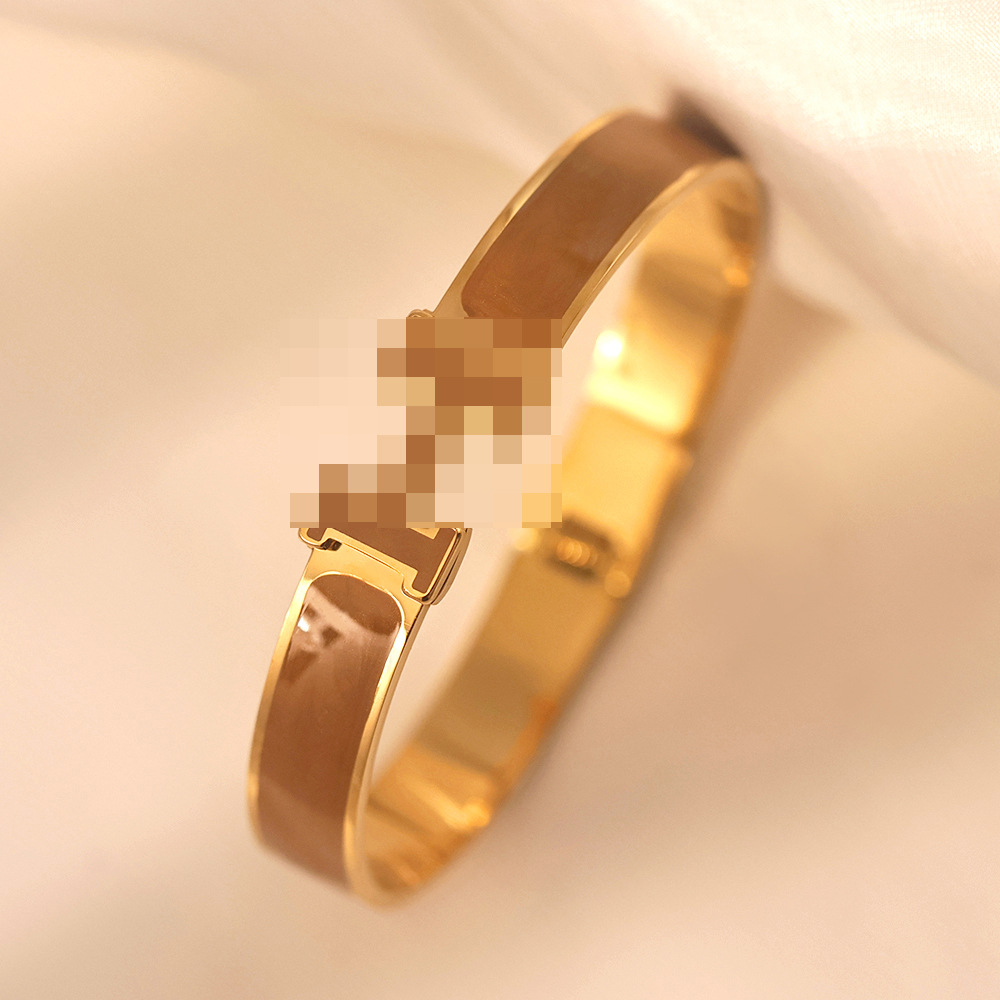 ヨーロッパとアメリカの国境を越えた女性の卸売 Aijia 女性のハイエンド非退色ジュエリー h ブレスレットゴールドチタン鋼ブレスレット