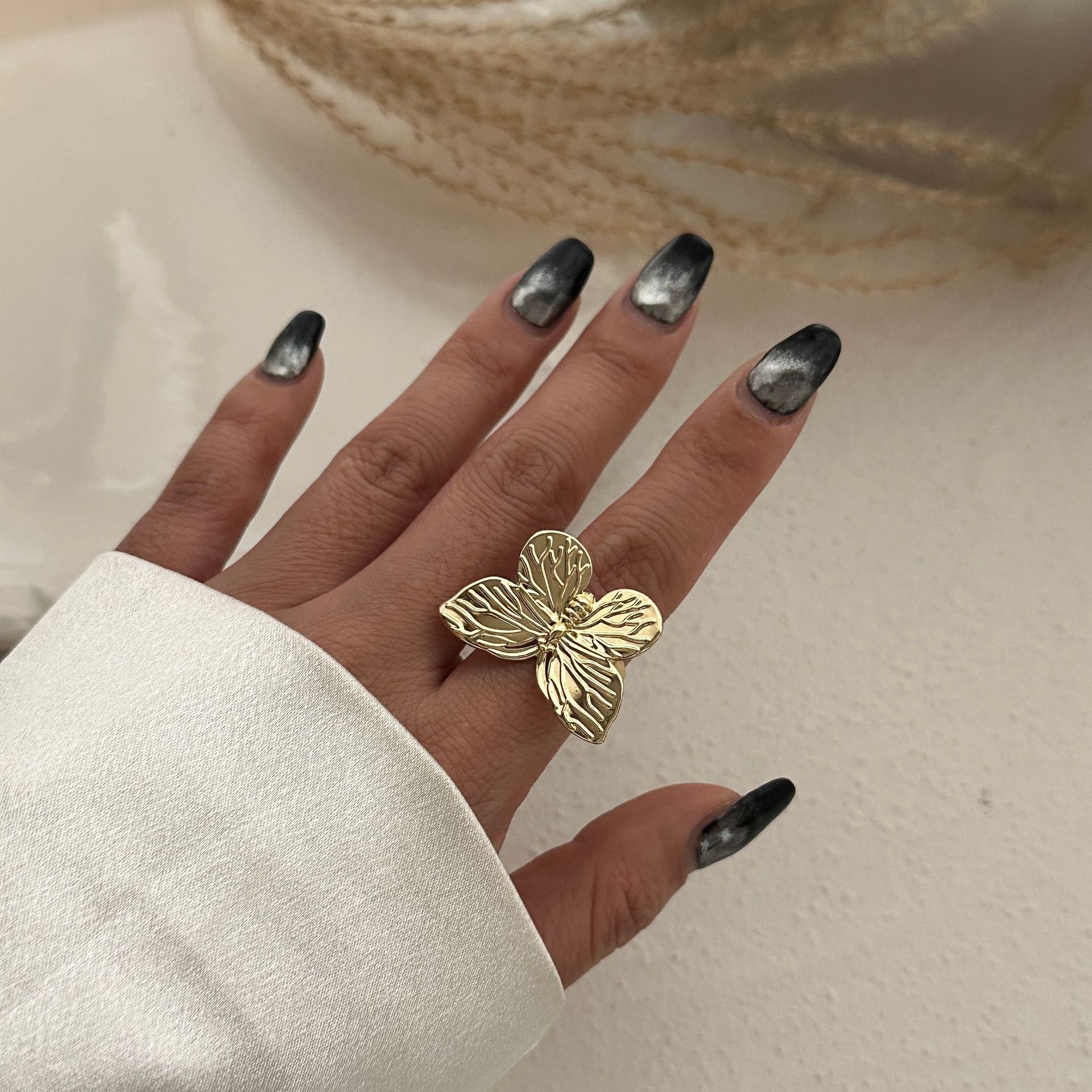 59g Weight Rings, Bracelets Classification 1 Piece Quantity Daily Occasion Alloy Material Solid Color, Butterfly Pattern Women's Gender Ring, Plating Design Exaggerated Style Exaggerated Solid Color Butterfly Alloy Ring Plating Women's Rings Bracelets 24