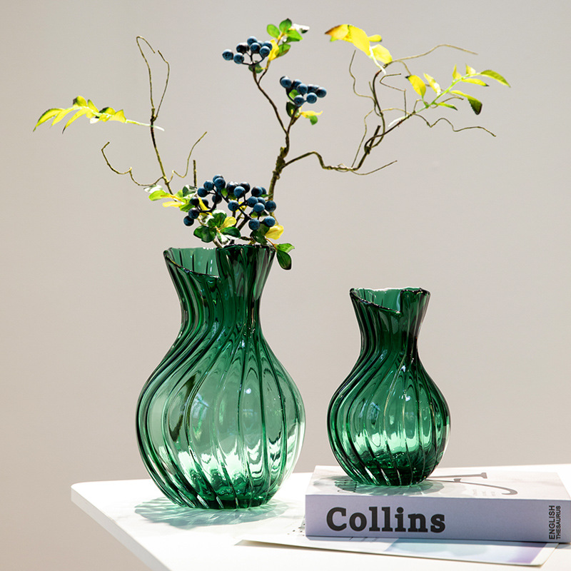 Modern transparent green twisted glass vase with butterflies in love, water culture flower arrangement, home decoration, living room and dining table ornament, wholesale