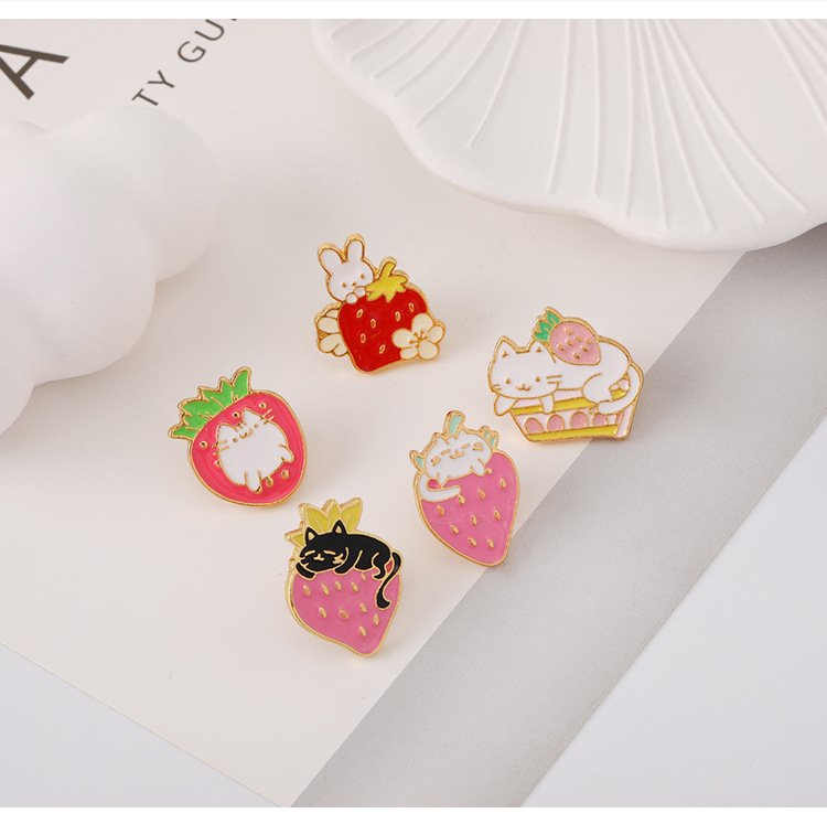 Alloy Material Animal, Strawberry Pattern Cartoon Style Pin Animal Strawberry Alloy Enamel Unisex Brooches