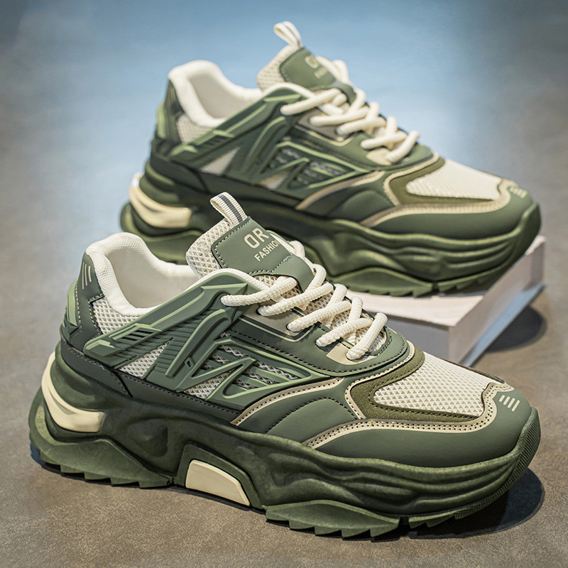 Zapatos de hombre 2025 nuevo estilo de malla de verano transpirable de suela blanda zapatos casuales deportivos de suela gruesa para jóvenes zapatos de moda de papá