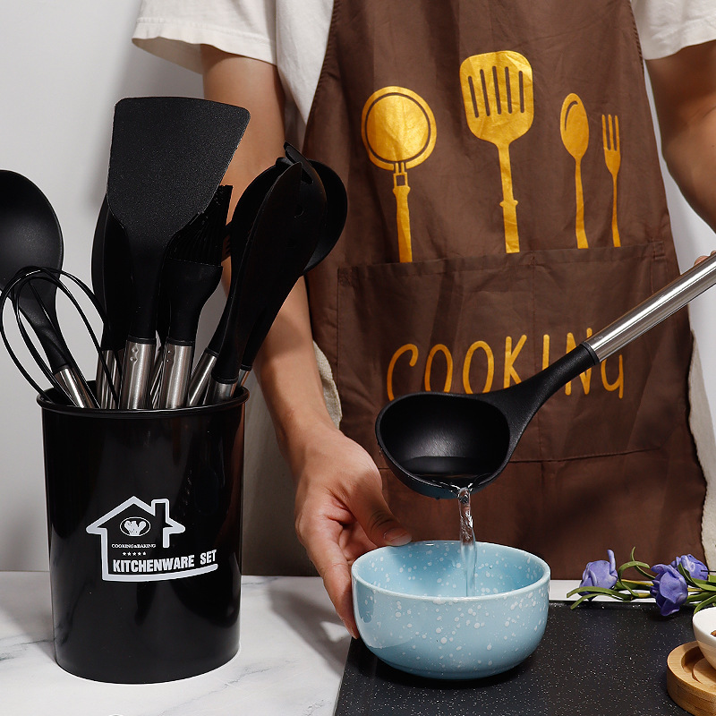 Cuchara de sopa de espátula de silicona transfronteriza Juego de 23 piezas de sartén antiadherente Pala de silicona especial Juego de utensilios de cocina de silicona de grado alimenticio al por mayor