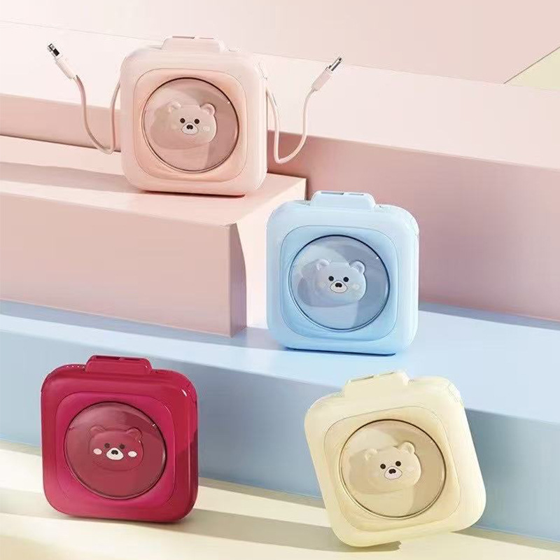 Mini muñeca portátil al aire libre con línea de gran capacidad de dibujos animados lindos carga rápida se puede utilizar en el avión móvil universal